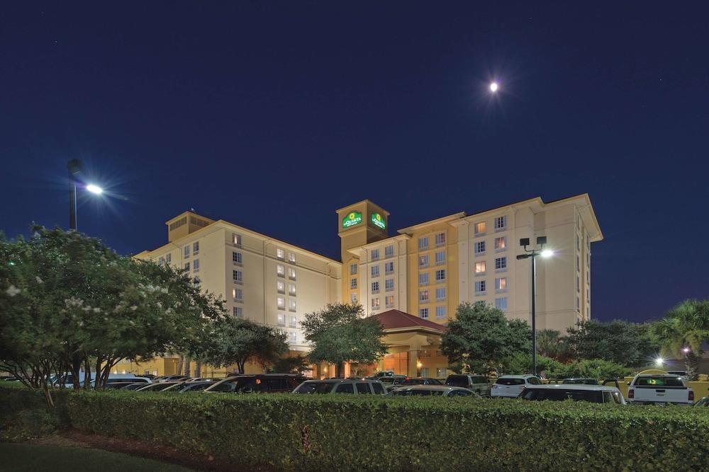 Hotel La Quinta By Wyndham San Antonio Airport Extérieur photo
