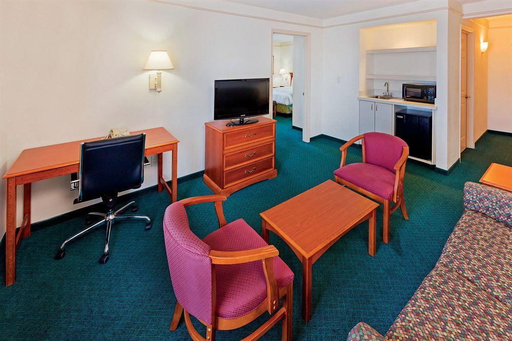 Hotel La Quinta By Wyndham San Antonio Airport Extérieur photo