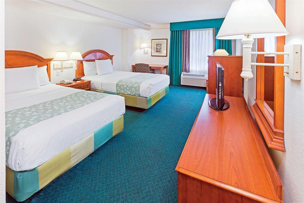 Hotel La Quinta By Wyndham San Antonio Airport Extérieur photo