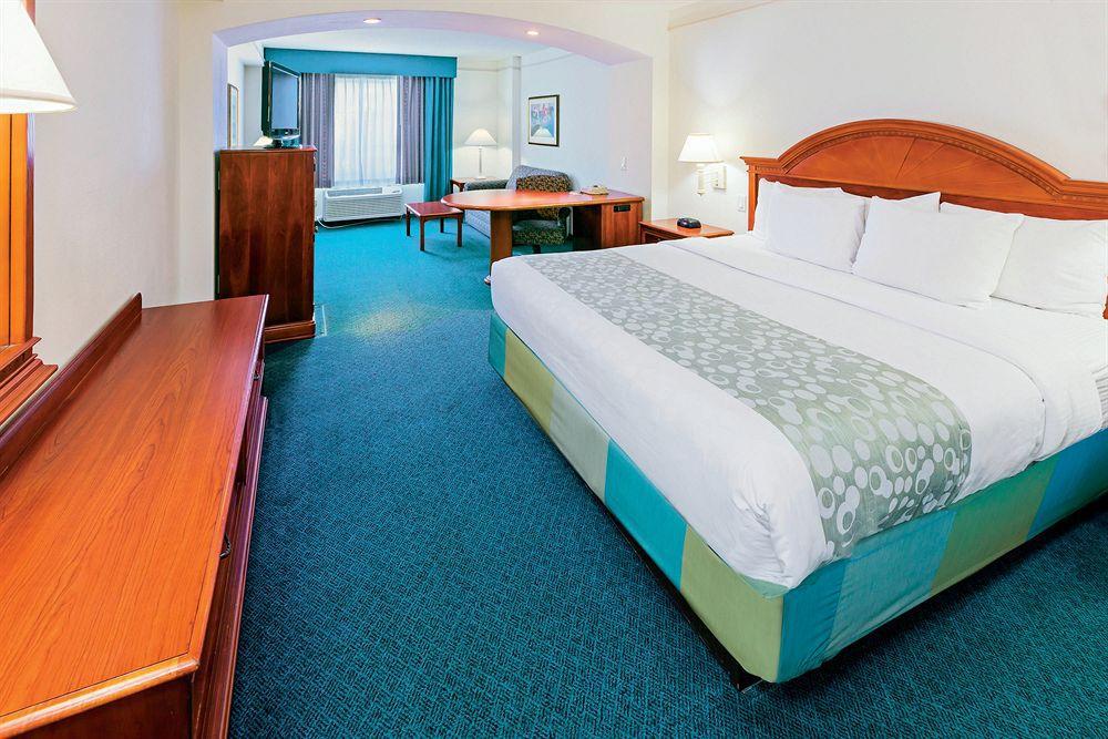 Hotel La Quinta By Wyndham San Antonio Airport Extérieur photo