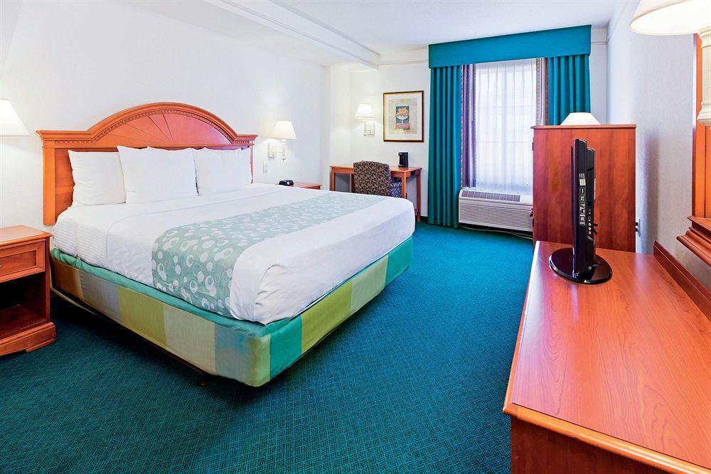 Hotel La Quinta By Wyndham San Antonio Airport Extérieur photo