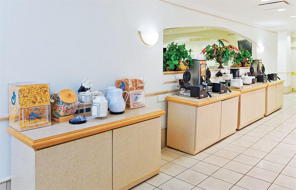 Hotel La Quinta By Wyndham San Antonio Airport Extérieur photo