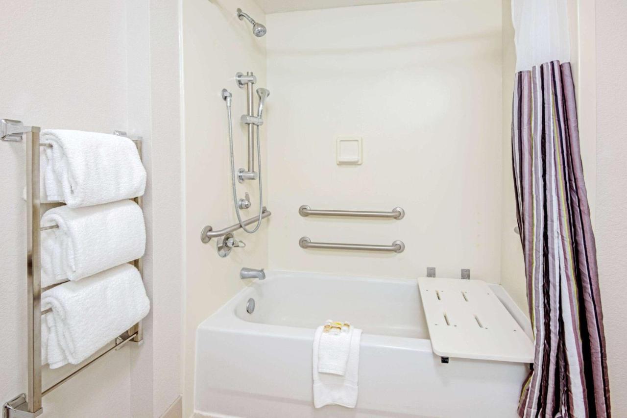 Hotel La Quinta By Wyndham San Antonio Airport Extérieur photo
