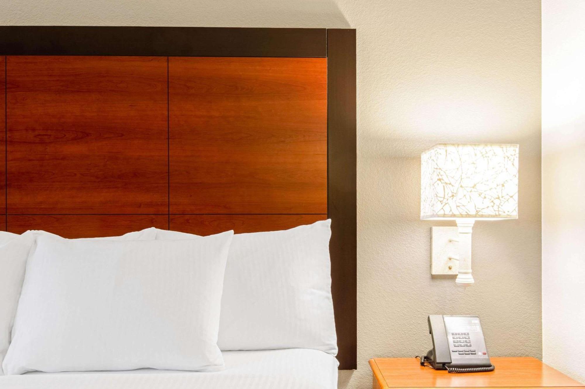 Hotel La Quinta By Wyndham San Antonio Airport Extérieur photo