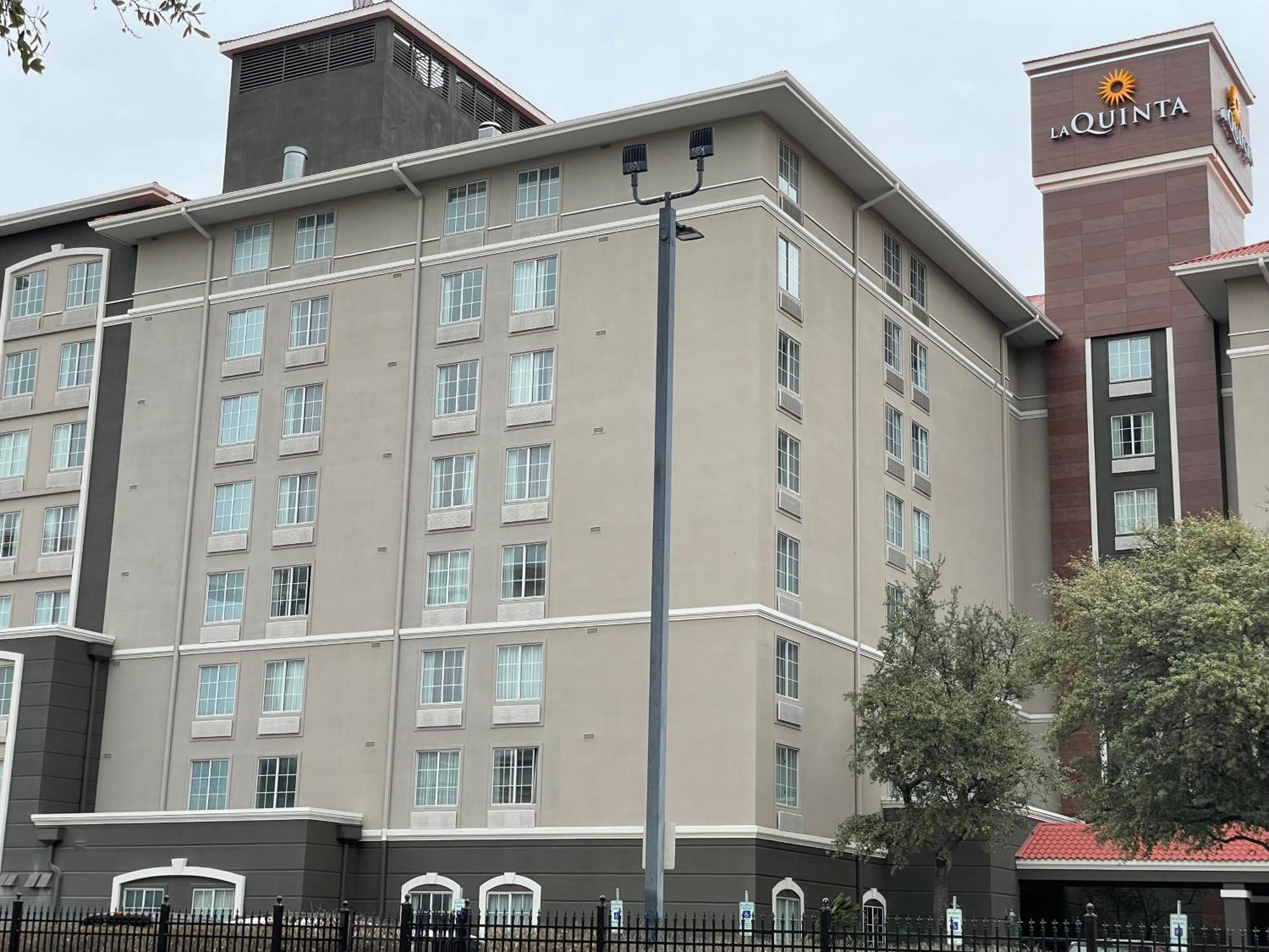 Hotel La Quinta By Wyndham San Antonio Airport Extérieur photo