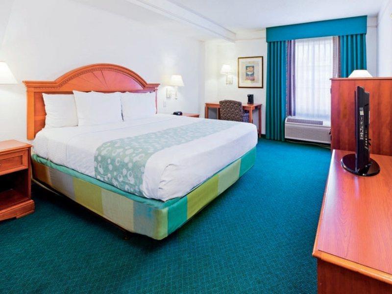 Hotel La Quinta By Wyndham San Antonio Airport Extérieur photo