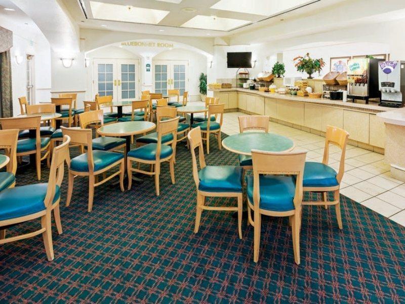 Hotel La Quinta By Wyndham San Antonio Airport Extérieur photo